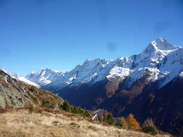 Blick von der Station LAUCH in Richtung Südosten hinab ins Lötschental