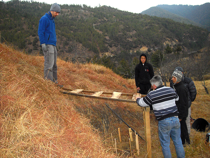 È stato costruito un piccolo rifugio di legno
